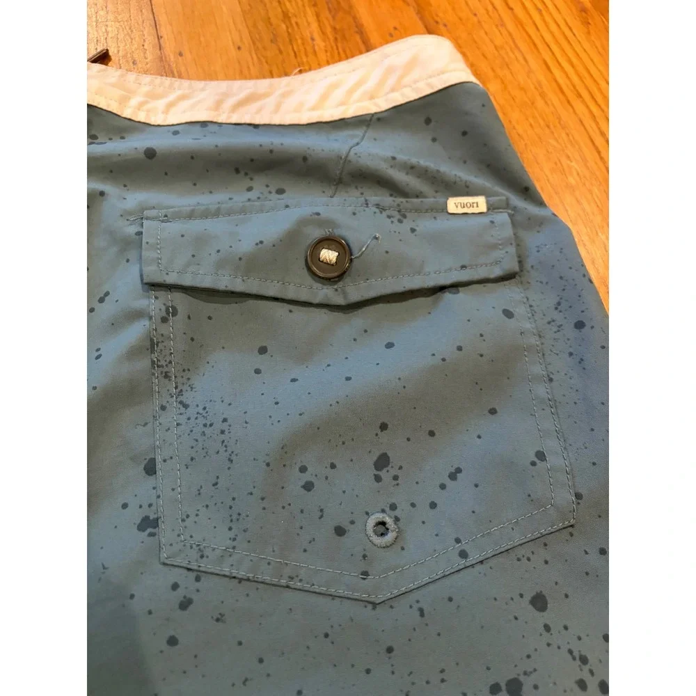 Vuori Cruise Boardshorts Mens 36 Blue Splatter Print Stretch Swim Trunks Scallop